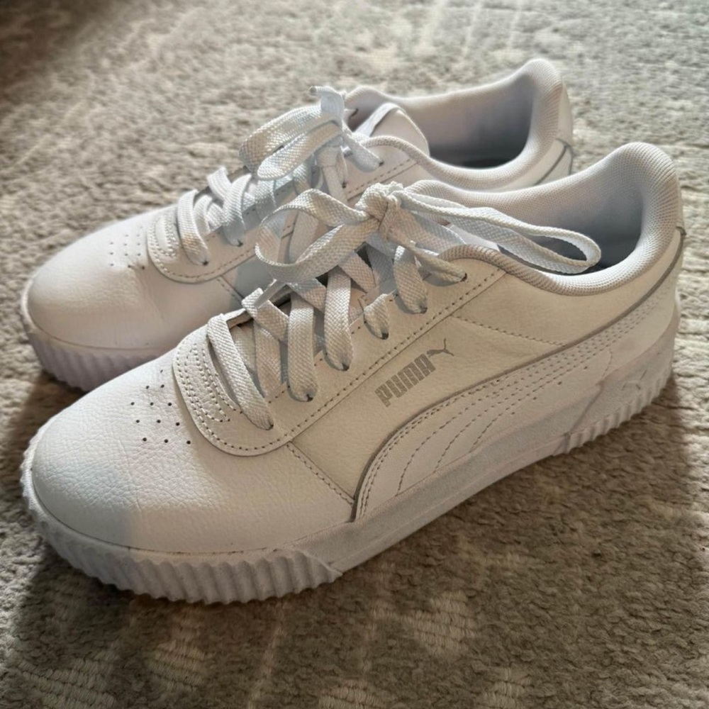 Women’s puma sneakers